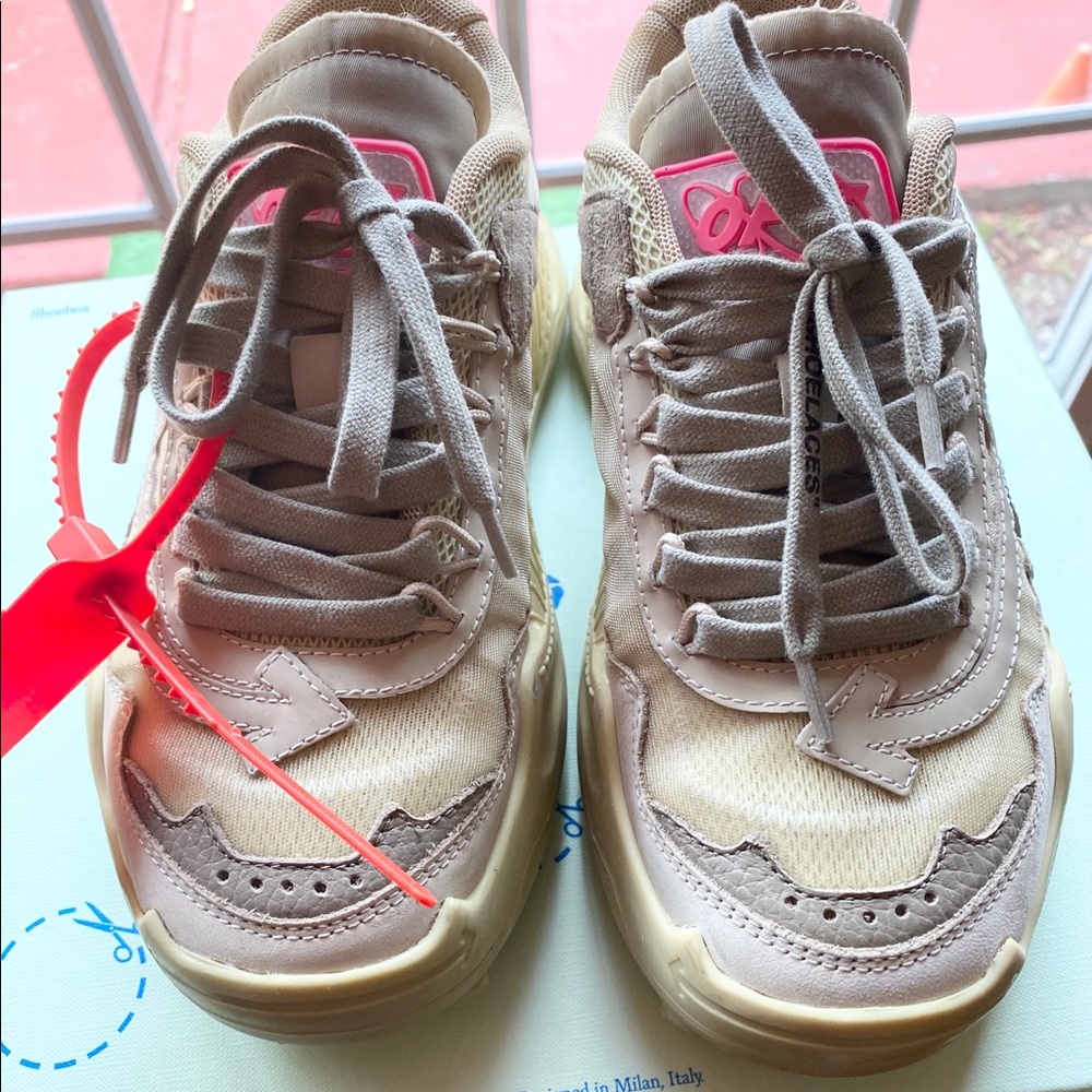 Off White Women’s sneaker